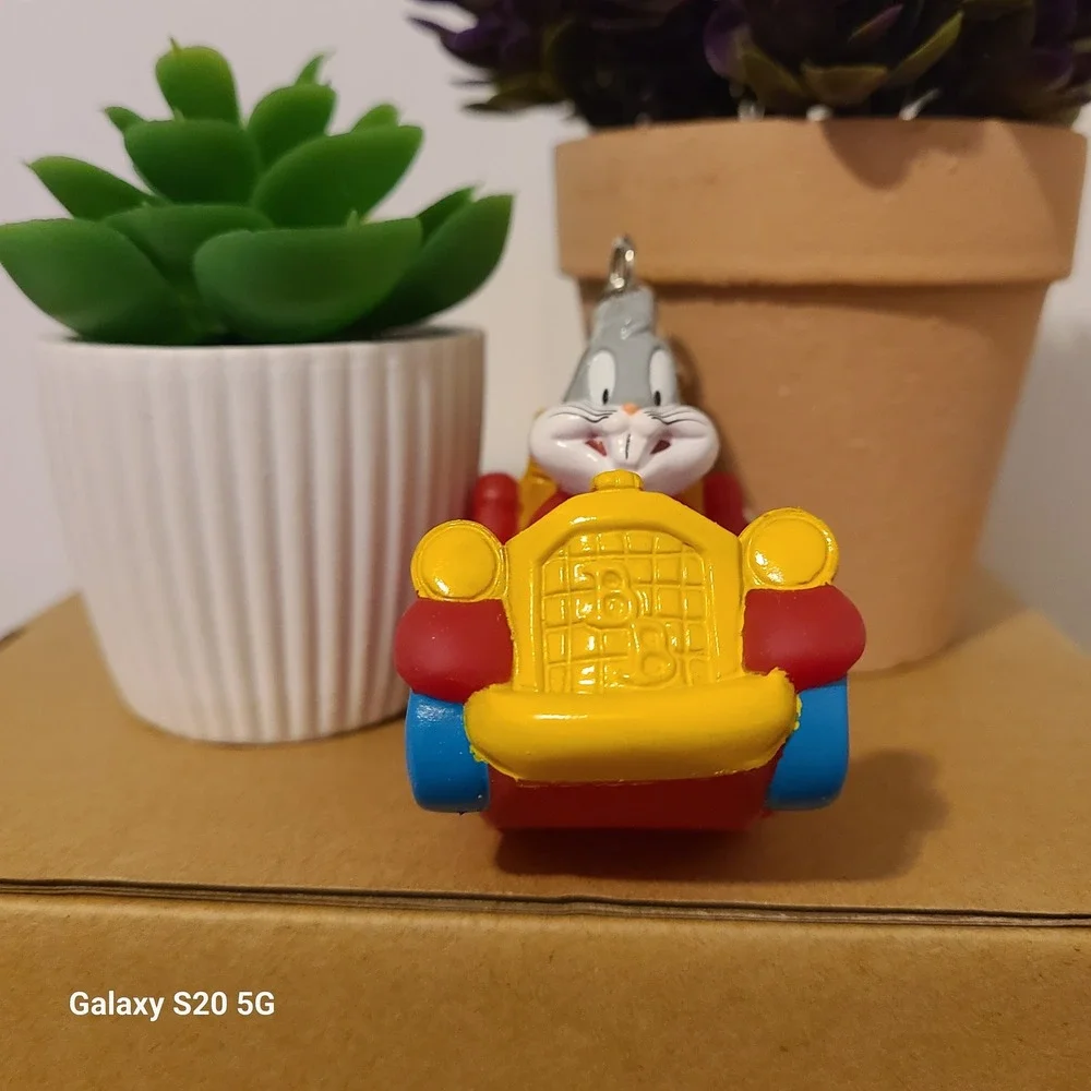 Bugs Bunny Driving Car Keychain Looney‎ Tunes Collectible Accessory Pre-Owned